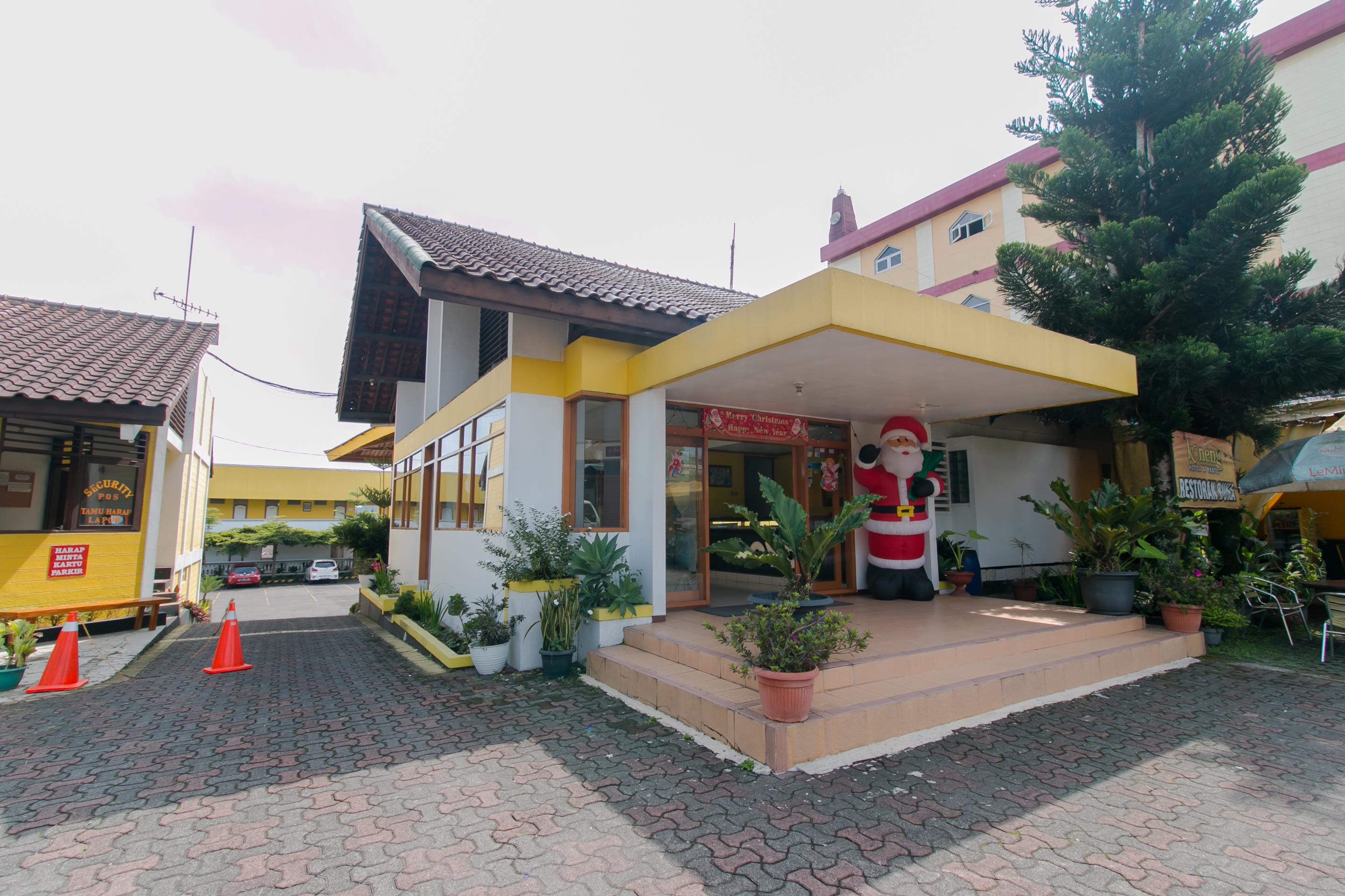 Oyo 1996 Koneng Hotel Cibodas Exteriör bild