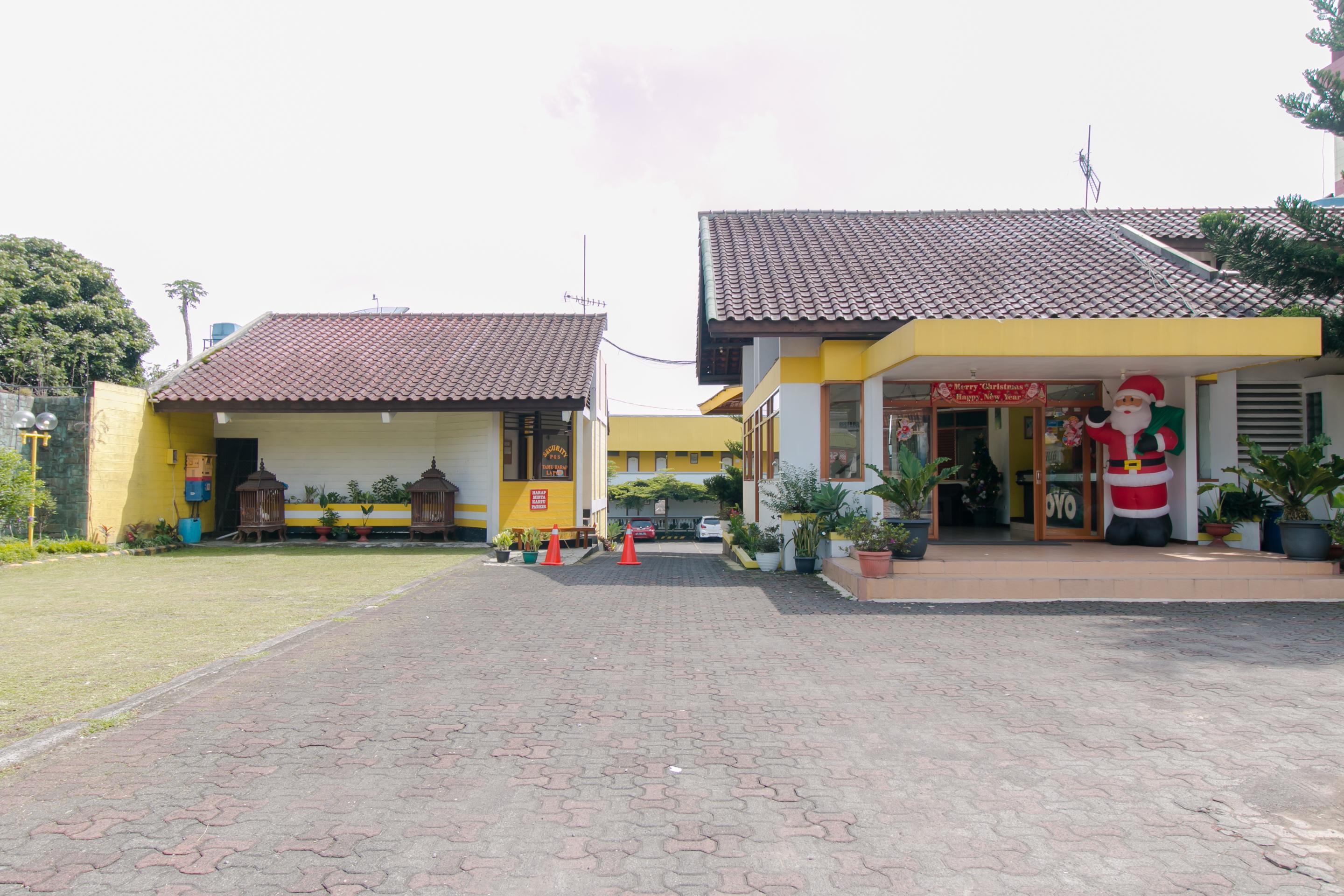 Oyo 1996 Koneng Hotel Cibodas Exteriör bild