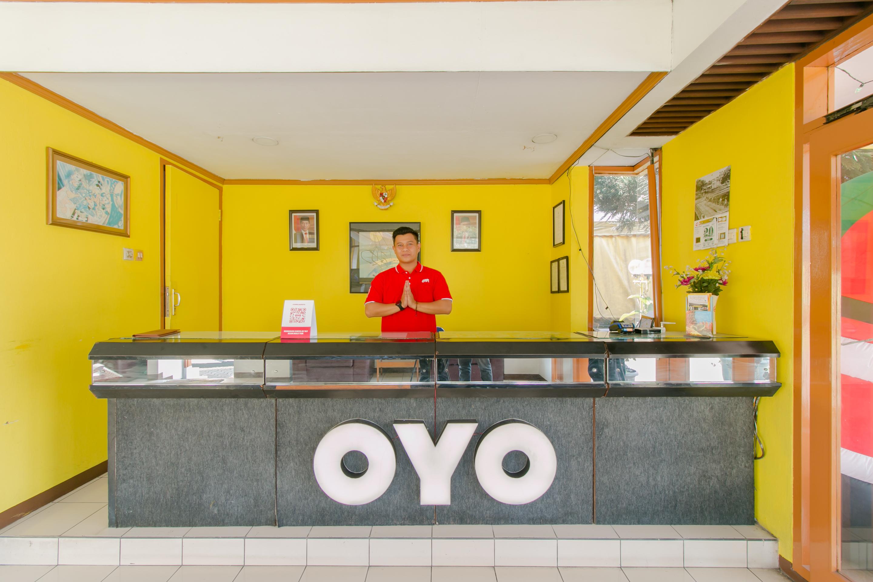 Oyo 1996 Koneng Hotel Cibodas Exteriör bild