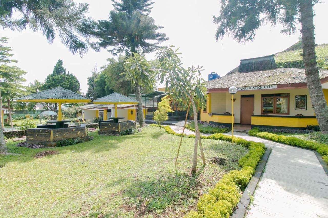 Oyo 1996 Koneng Hotel Cibodas Exteriör bild
